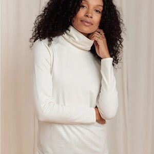 NWT Tradlands Monty Turtleneck in Birch color